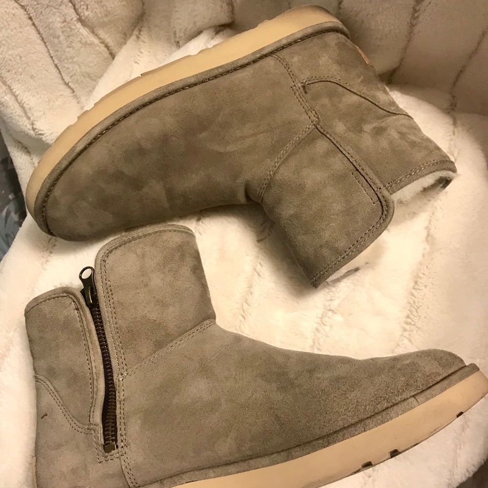 UGGS Excellent condition! - Picture 3 of 8